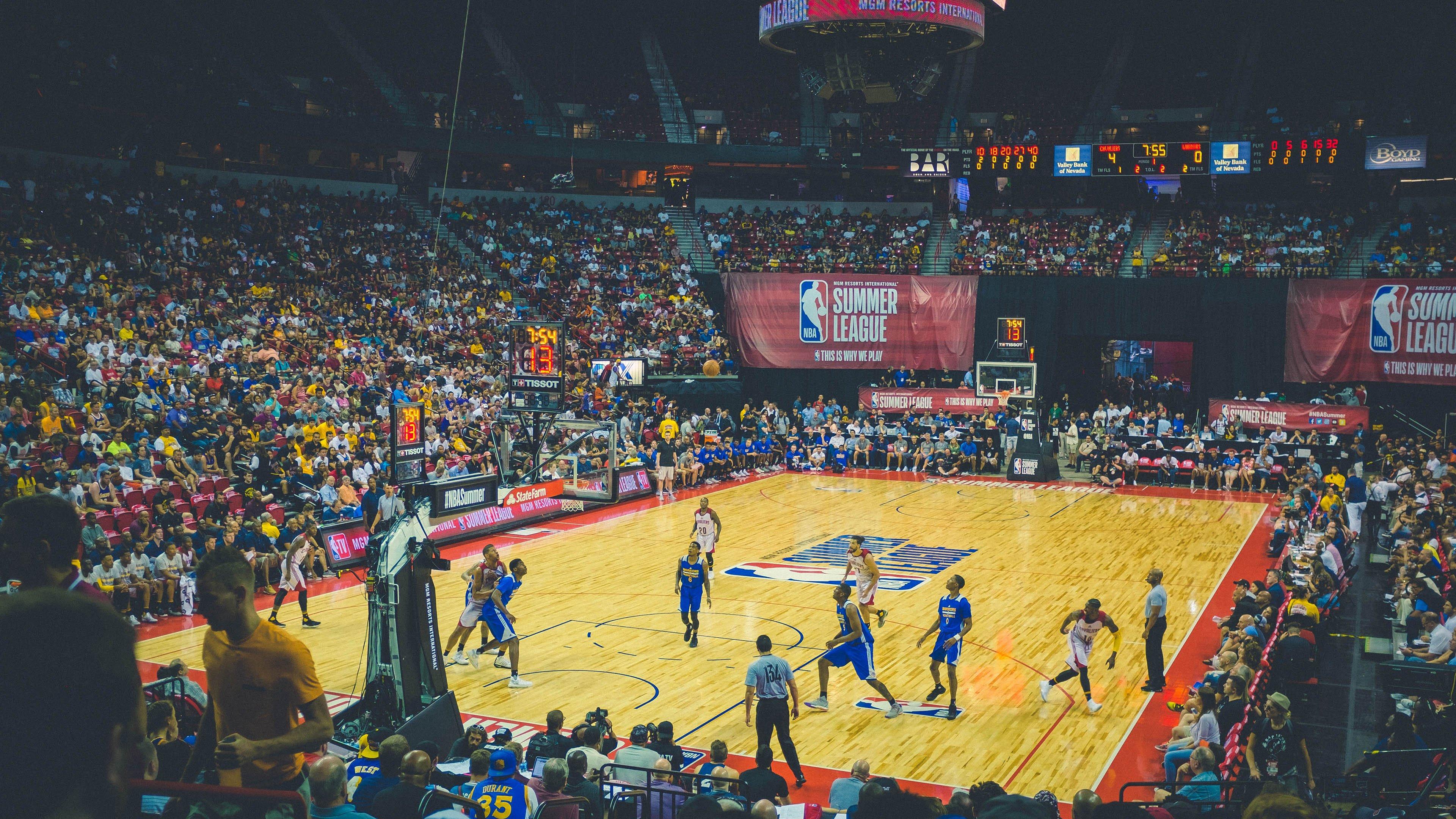 哈兰德梅开二度助曼城大胜 英超金靴之争再起波澜