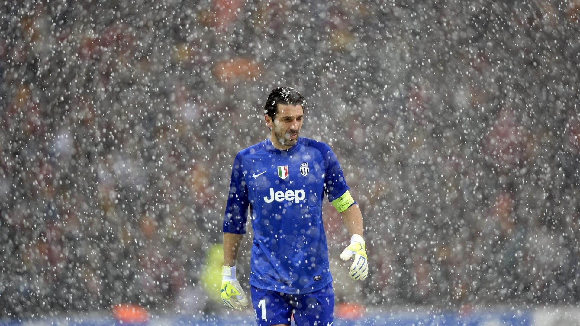 纳达尔鏖战五盘惊险晋级 法网14冠王再展红土统治力