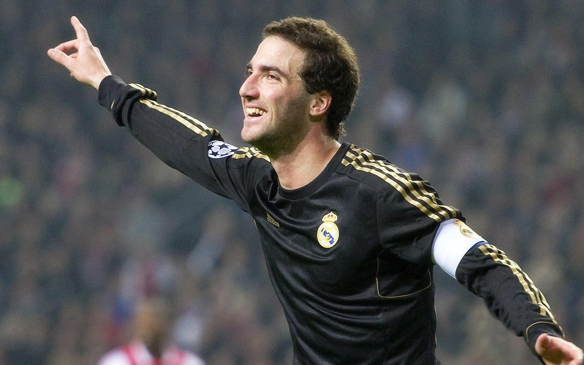 权威数据揭示中卫新秩序,范戴克领衔FC26榜单,枪手双塔闪耀入列